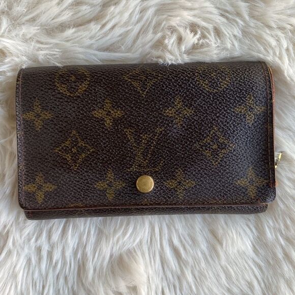 LOUIS VUITTON Monogram Bifold Snap Wallet - Picture 2 of 12